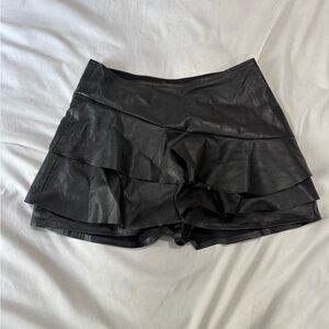 DO+BE Leather Skort Black
